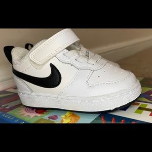 Nike Court Borough Low 2